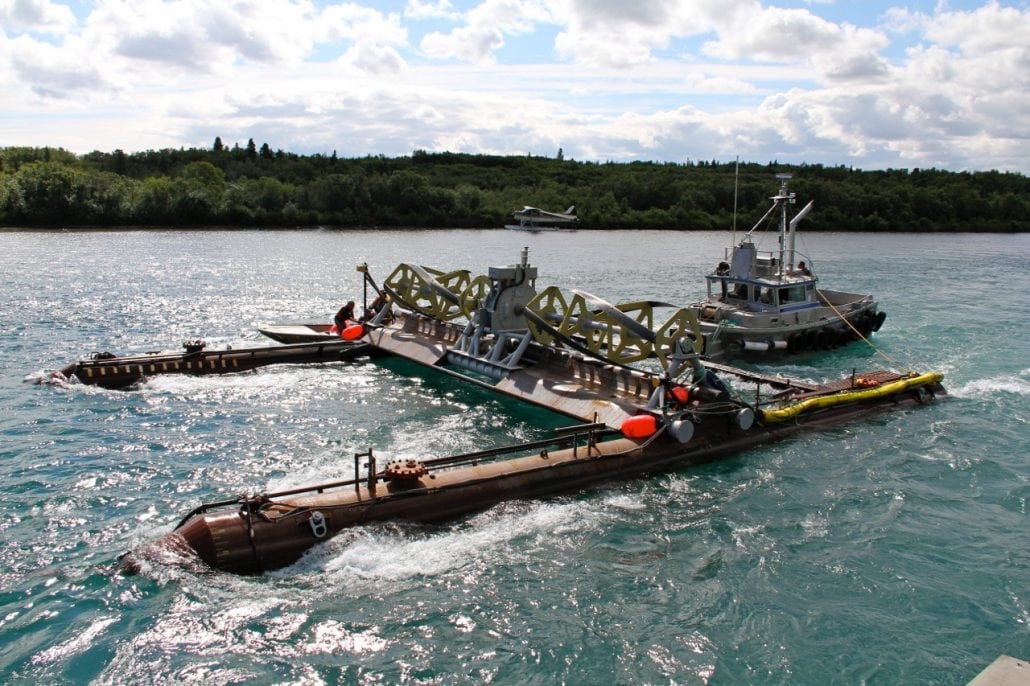 photo-rivgen-power-system-on-station-in-kvichak-river-igiugig-alaska-prior-to-deployment-july-2015-pic-3
