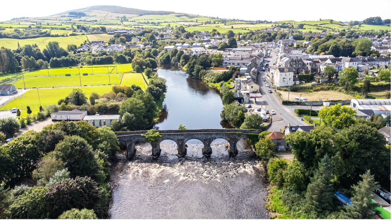 Strule River and old arched stone bridge in Newtownstewart (Credit: DCSDC)